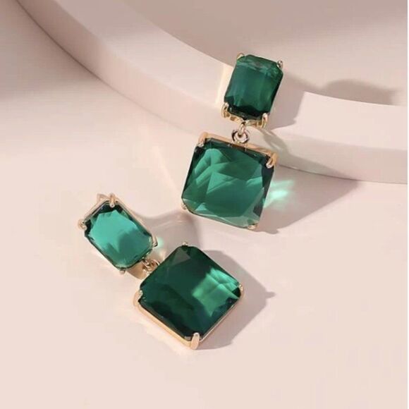 ✨🆕✨ Elegant Chic Emerald Green Double Square Crystal Decor Dangle Earrings✨ - Picture 1 of 13
